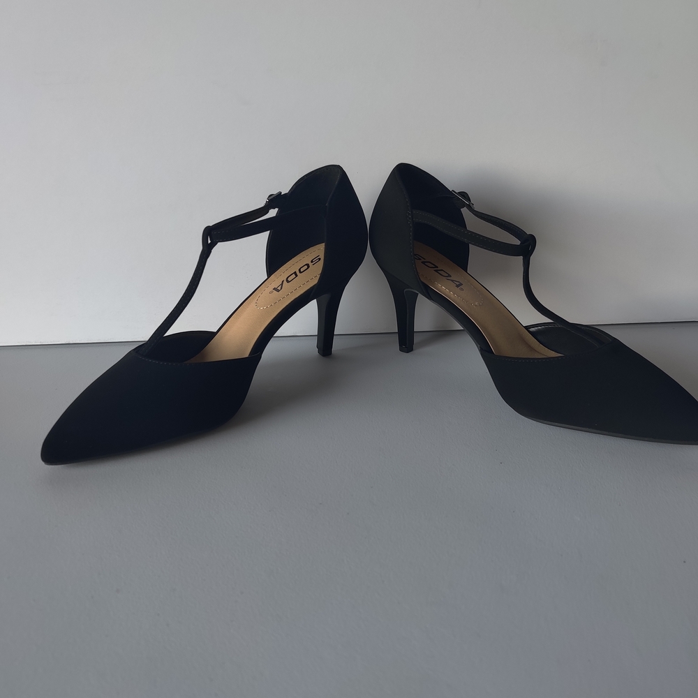 Soda Bahia NEW Pointed toe ankle strap Stiletto Black Heels Womens Size 7.5NIB - Picture 3 of 11